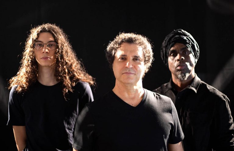 Frejat Trio Eletro Acústico, novo projeto do cantor e compositor carioca Roberto Frejat, chega a Porto Alegre