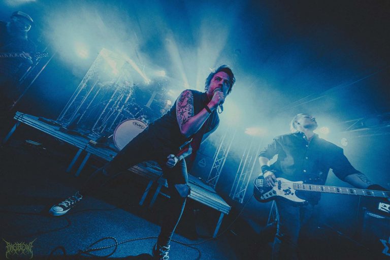 Frail, banda finlandesa de metal melódico, lança emocionante videoclipe para o novo single “Come Back to Me”