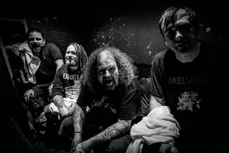 Lendas do metal extremo, britânicos do Napalm Death retornam a Curitiba em Abril