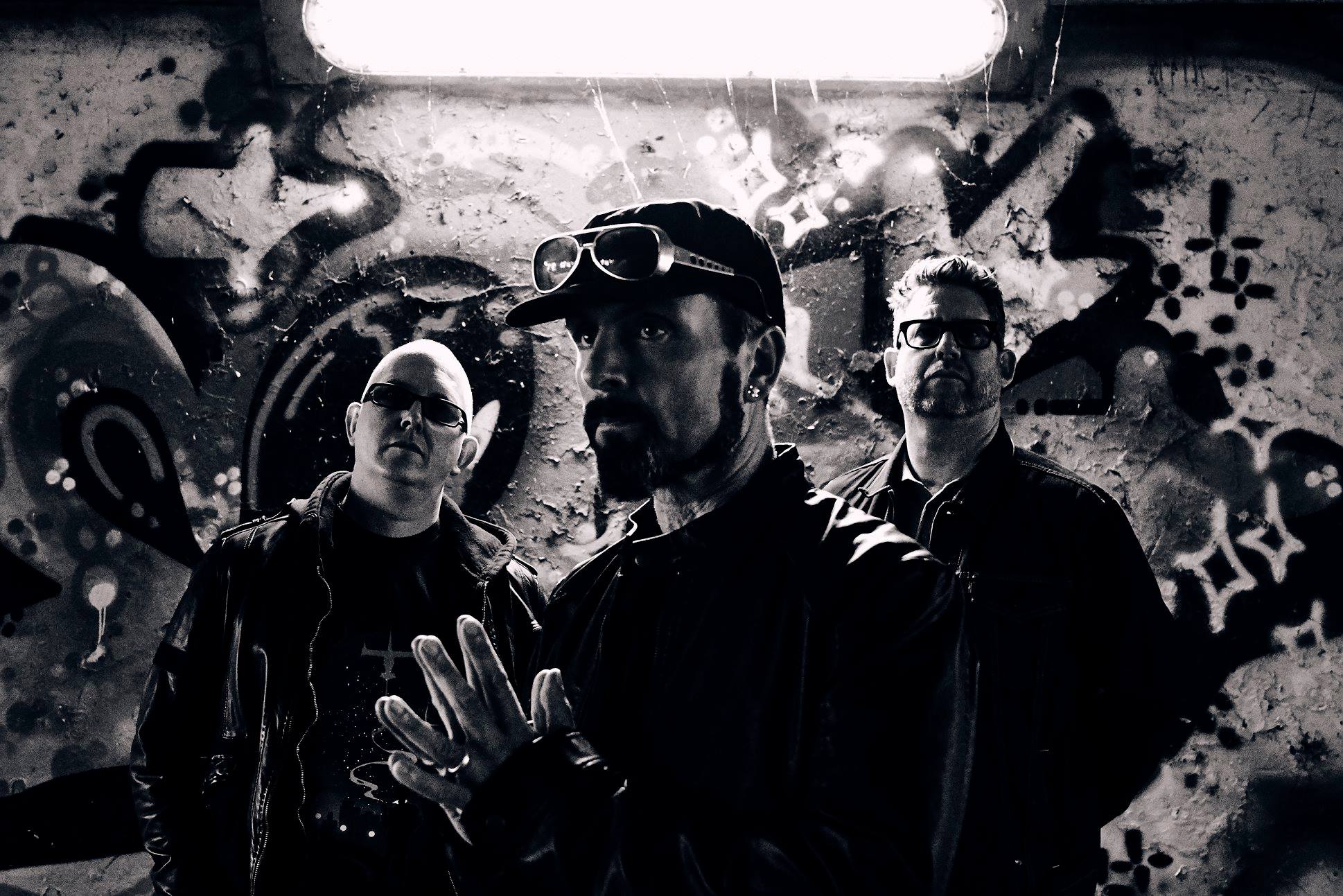 Sir-Vere resgata rock alternativo 90’s em single “Destroya”