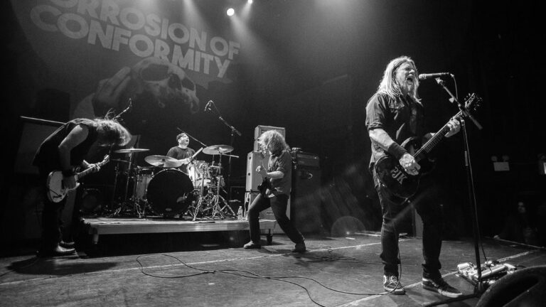 Corrosion of Conformity adia turnê na América Latina