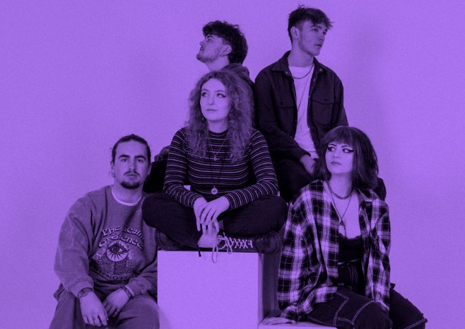 Alice Lily lança eletrizante single “Echoes”