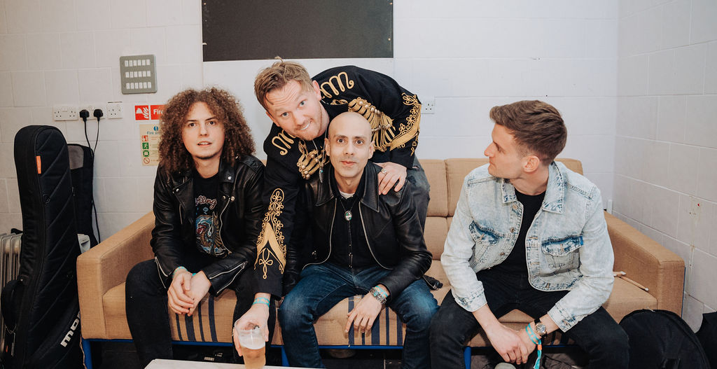 Dirty Mitts lança o hino hard rock “Ride the Storm”, do novo EP