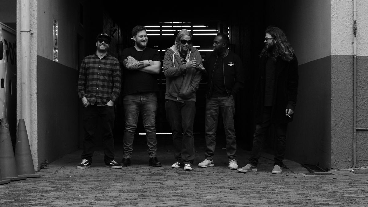 Ethyl Ether revela cativante videoclipe para sua faixa “Vacant”