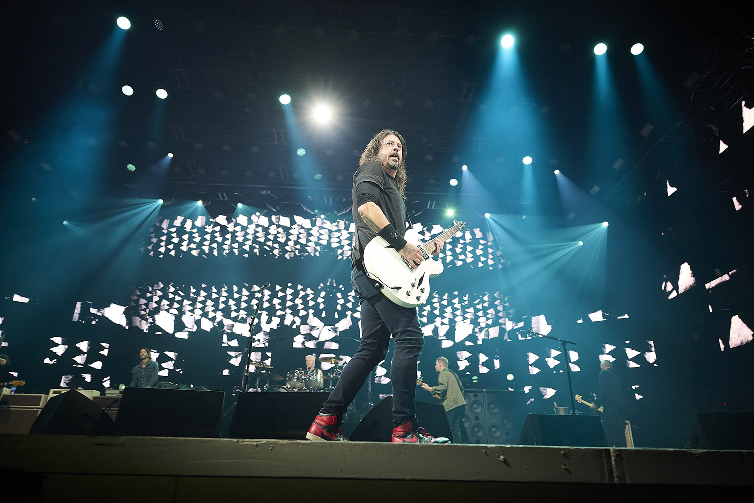 Foo Fighters lança “But Here We Are”