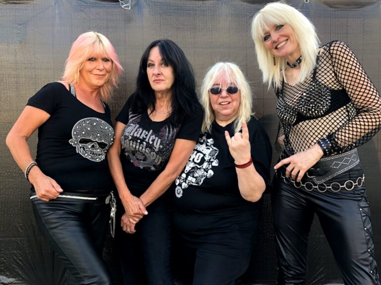 Girlschool: Novo álbum “WTFortyfive?” será lançado no Brasil