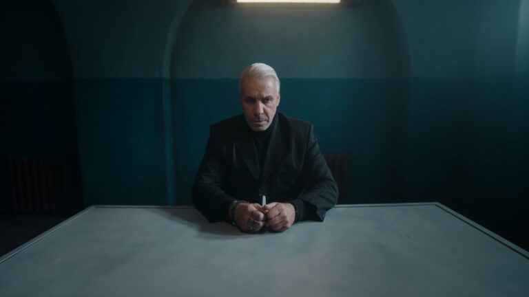 Till Lindemann, líder da banda Rammstein, é oficialmente investigado por abuso sexual e distribuição de narcóticos