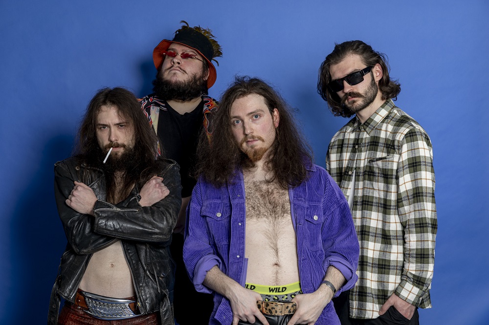 Velour Fog lança a pedrada “Fake” e revive o embrião do nu metal dos anos 90