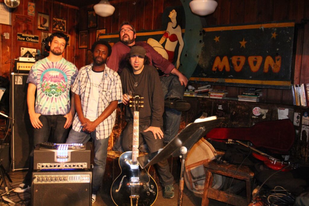 Space Owl lança single “Mountain Song”