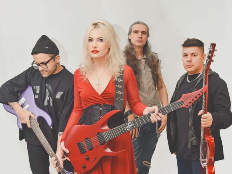 Isa Nielsen anuncia a banda que acompanhará sua carreira solo