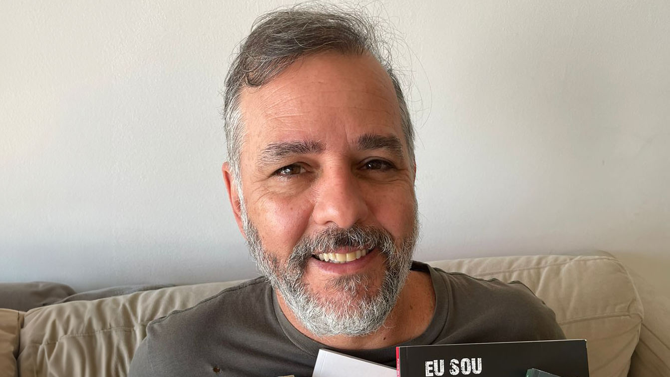 Bate-papo sobre rock, biografias e novidades literárias na livraria Na Nuvem