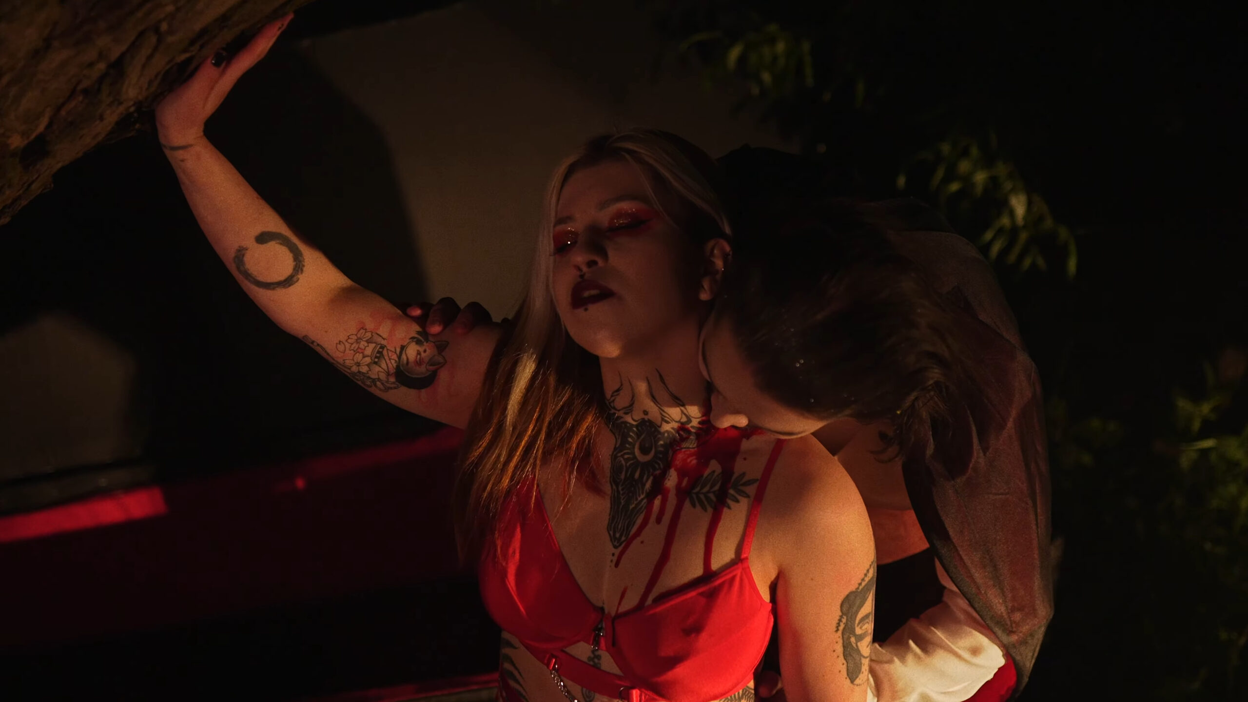 Weird Tales lança single e videoclipe “Damned Lovers Of The Swampire”