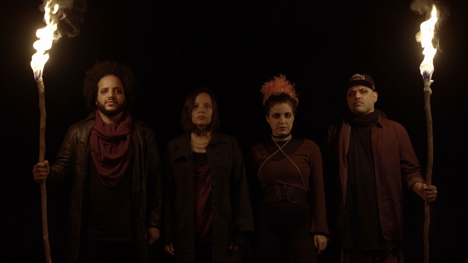 Canto Cego transforma a repressão da sexualidade feminina no intenso clipe “Fogo”