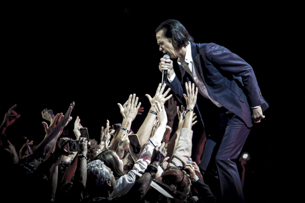 Editoras Hipotética e Terreno Estranho fazem lançamento em São Paulo para celebrar a vida e a obra do músico Nick Cave