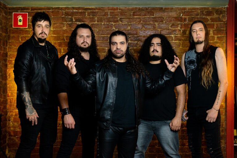 Icon of Sin, banda de Raphael Mendes, mistura cultura pop ao metal com “Legends”