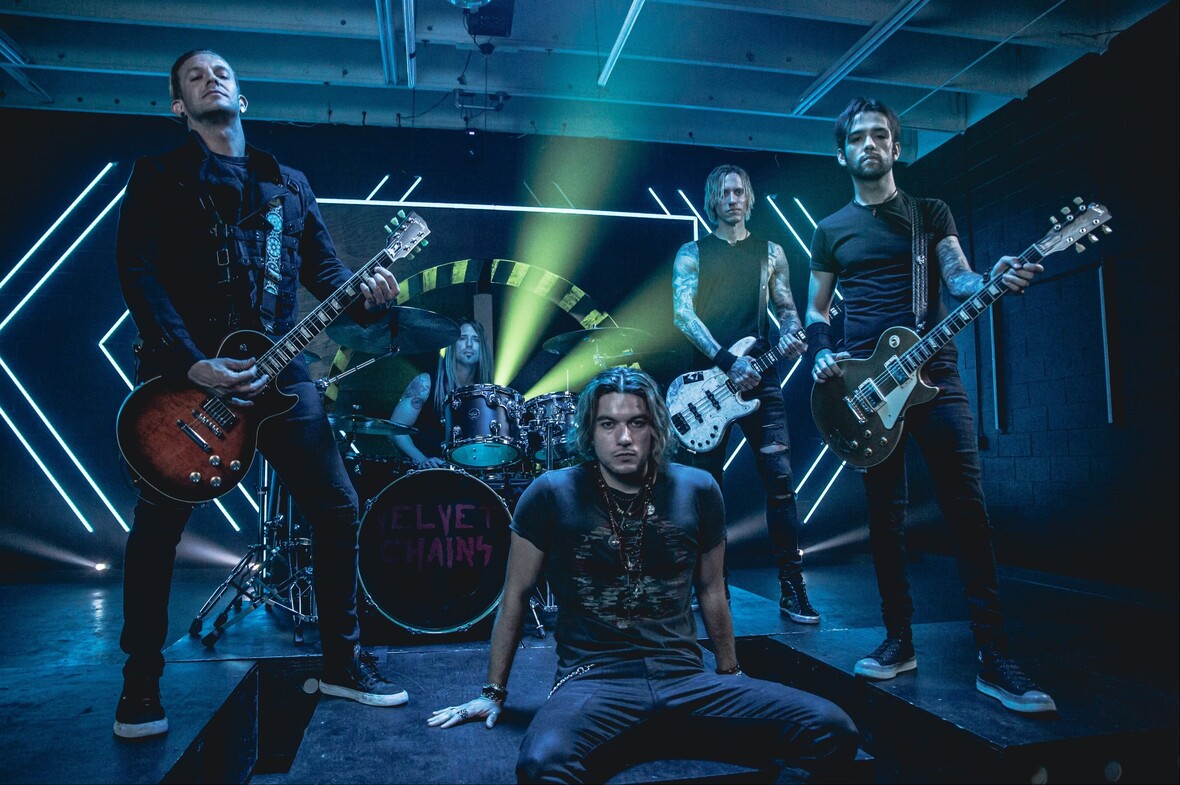 Velvet Chains surpreende com um novo single e vídeo musical oficial, “I Am The Ocean”