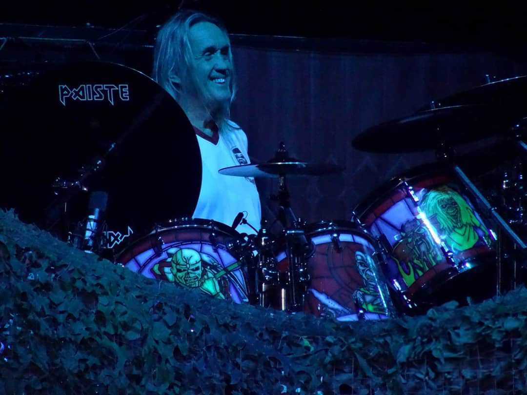 Nicko McBrain se apresenta com cover de Iron Maiden e toca músicas que a banda nunca tocou ao vivo
