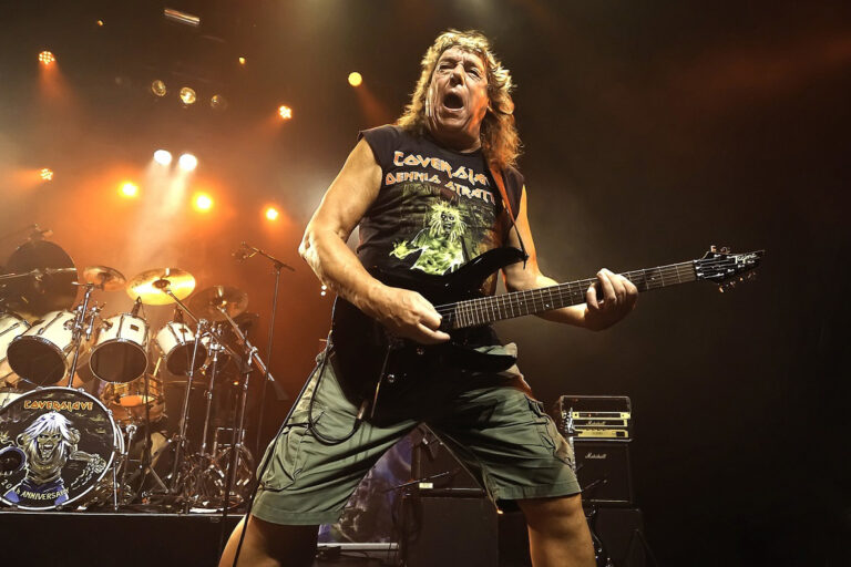 Dennis Stratton toca o clássico Iron Maiden na capital paulista em Dezembro