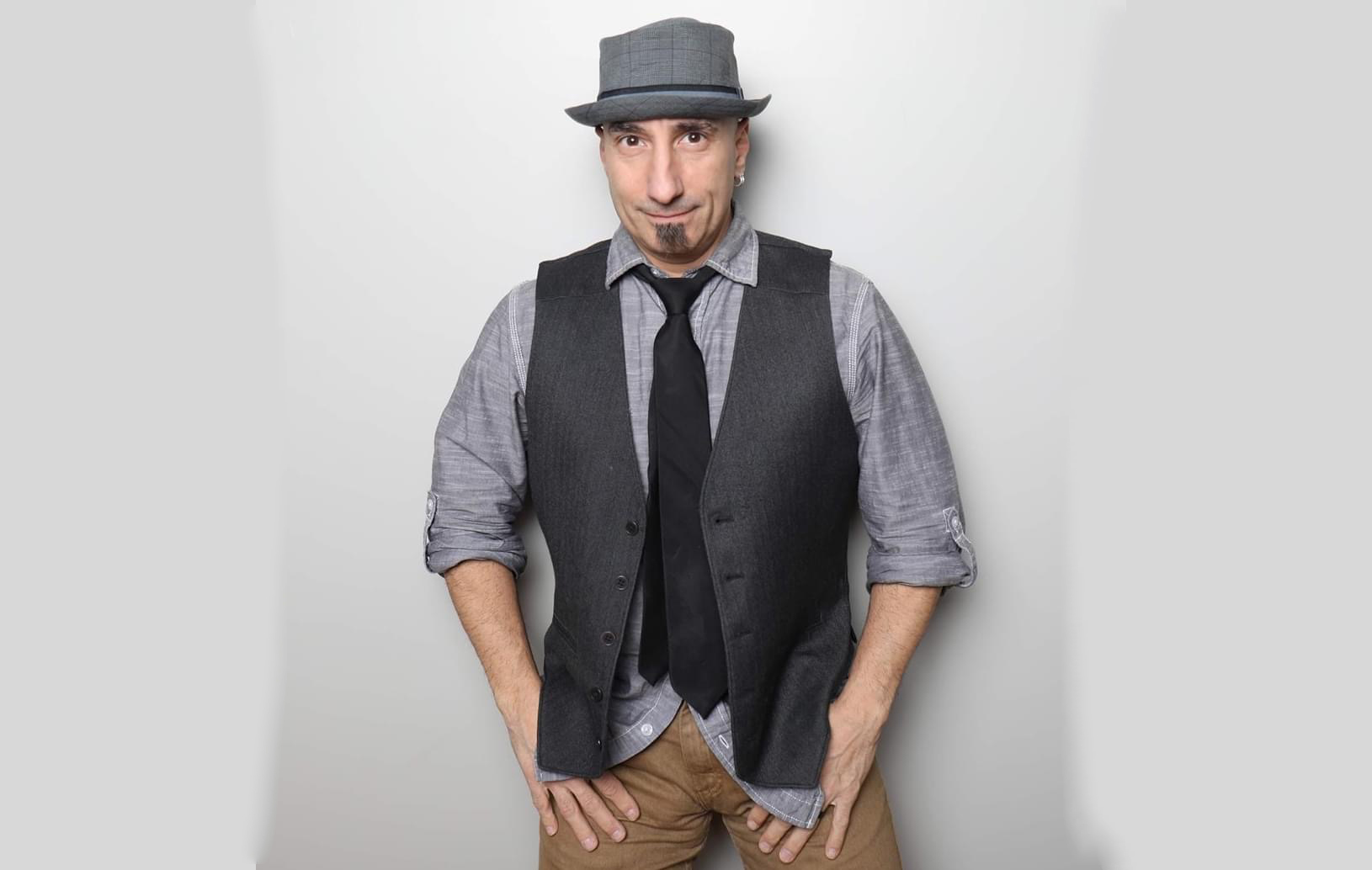 John Taglieri: cantor de hard rock lança single “Talk To Me”