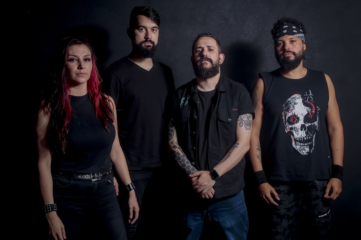 Inraza segue divulgação do single Crowning em shows por São Paulo