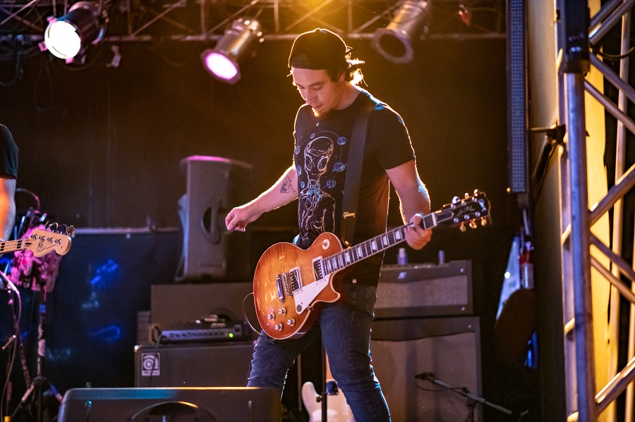 Kiltro Attack: guitarrista estreia no metal alternativo com single “Back To My Roots”