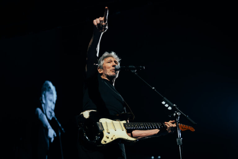 SuperVia e MetrôRio terão horários especiais para o show de Roger Waters no Estádio Nilton Santos (Engenhão)