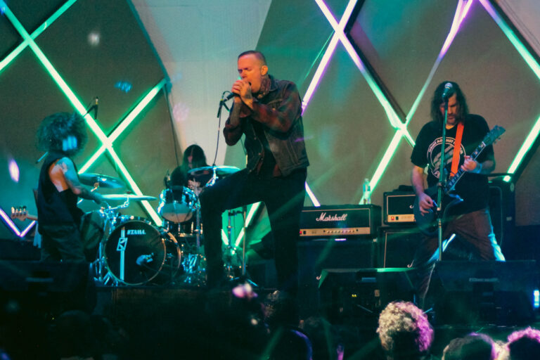 Converge entrega seu caos musical em sua estreia no país e faz espera valer a pena