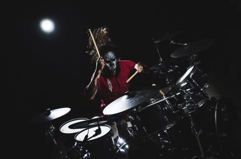 Slipknot anuncia via redes sociais a saída do baterista Jay Weinberg