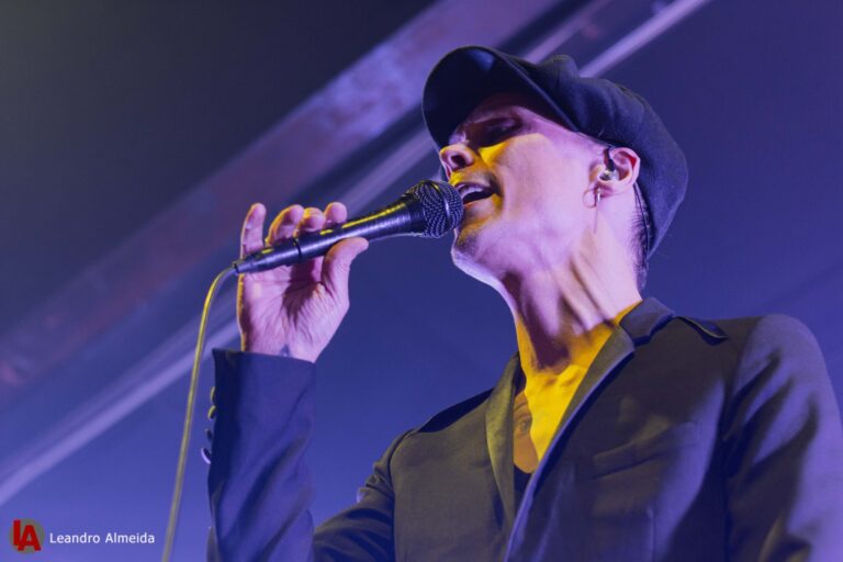 Ville Valo se apresenta para fãs apaixonados em show esgotado em São Paulo
