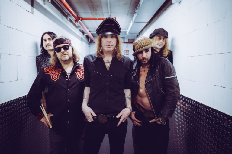 Versão revisitada de “Grande Rock” do The Hellacopters será lançado no Brasil