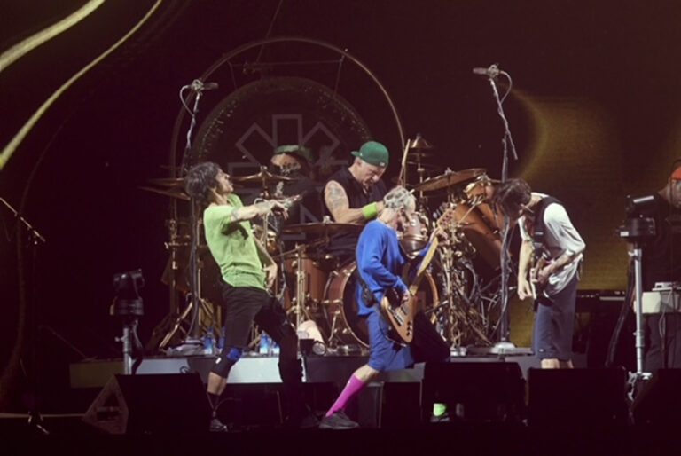 Red Hot Chili Peppers inicia etapa de 2023 na América Latina com show esgotado em San José, Costa Rica