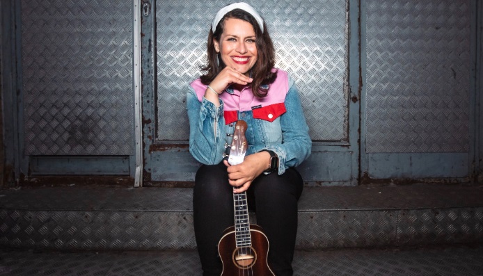 Kinga Angelys: revelação do folk rock lança “Home (Is Where My Honey Is)”