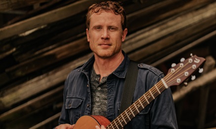 Scott Clay lança a soft rock “Let It All Lay Bare”