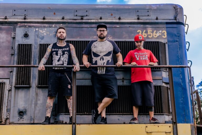 Projeto Mayhem traz peso e críticas sociais no novo EP