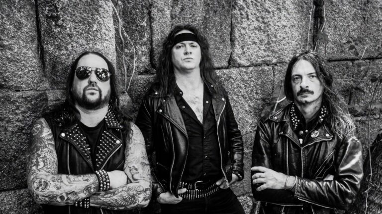 Bat: Trio é o novo contratado da Nuclear Blast Records e toca no Brasil em abril com o Exciter