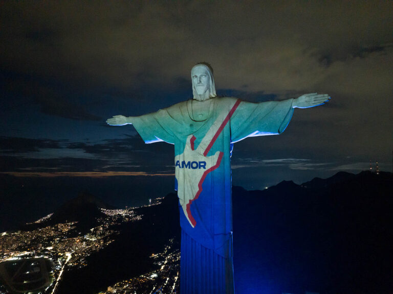 Rock in Rio comemora aniversário com momento inesquecível e emocionante no Cristo Redentor