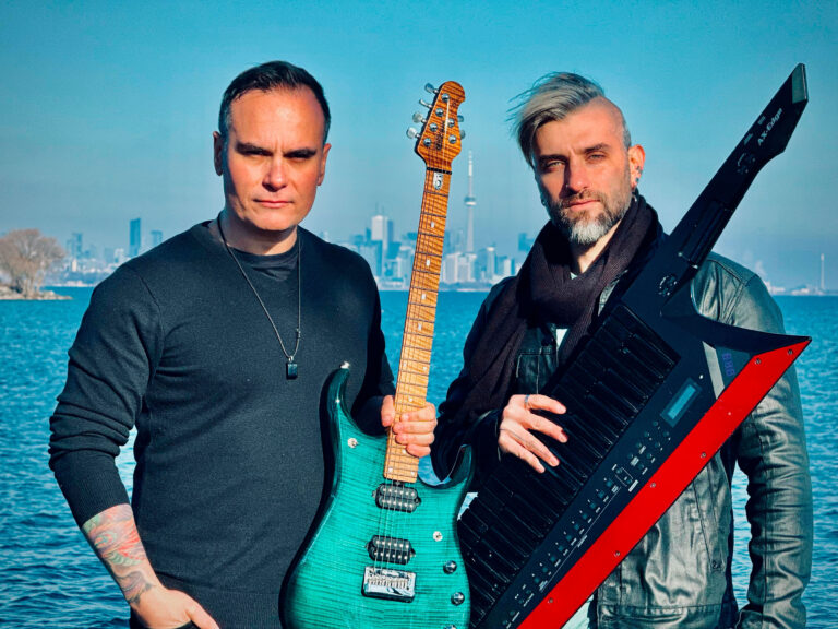 Junior Carelli lança vídeo com releitura de “Carry On”, clássico do Angra, com participação do guitarrista Rod Rodrigues