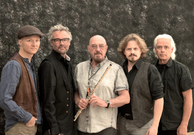 Ian Anderson e o Jethro Tull chegam ao Brasil em abril com a turnê mundial Rökflöte Tour