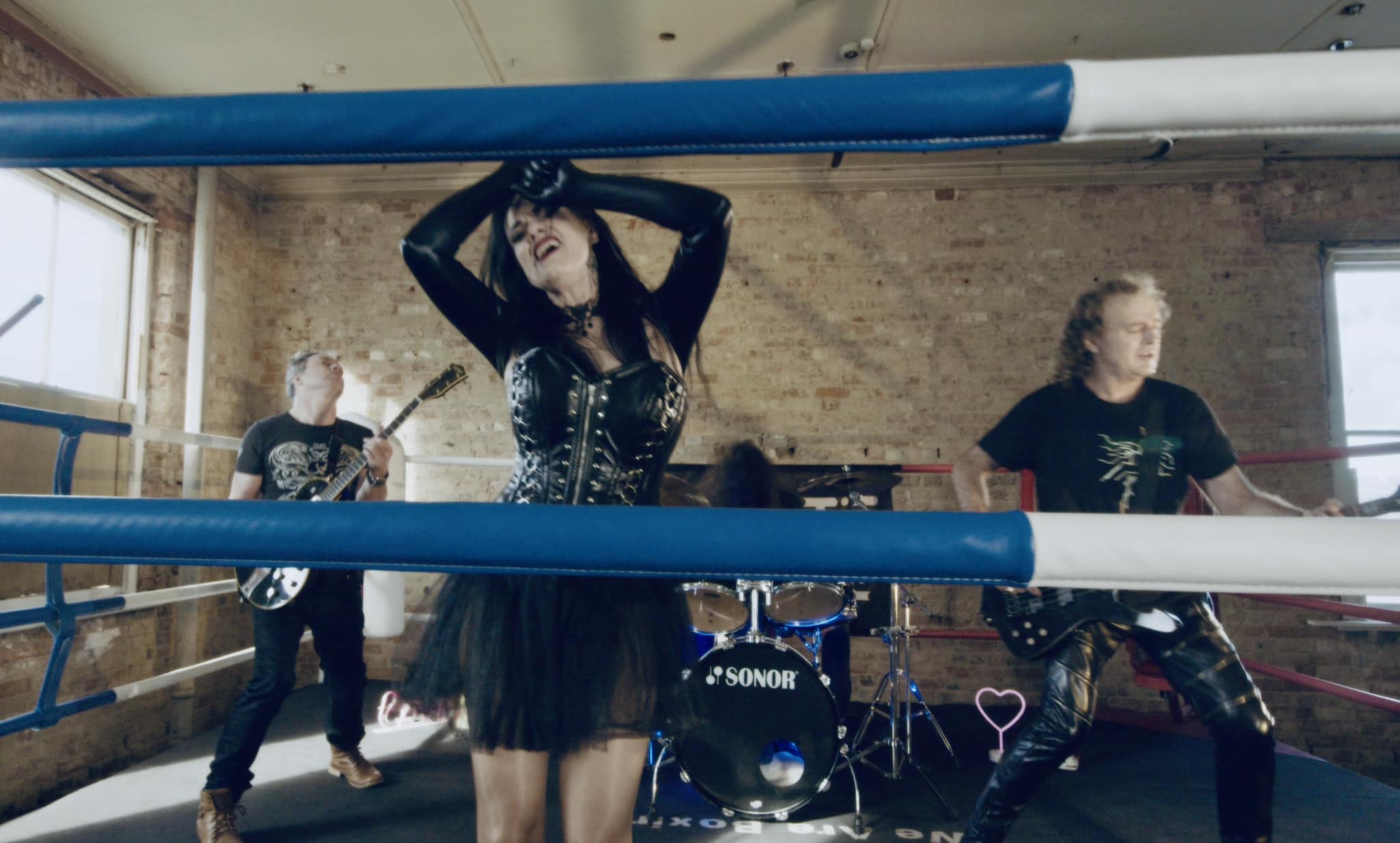 Robots in Love compartilha novo single; Ouça “Unbreakable”