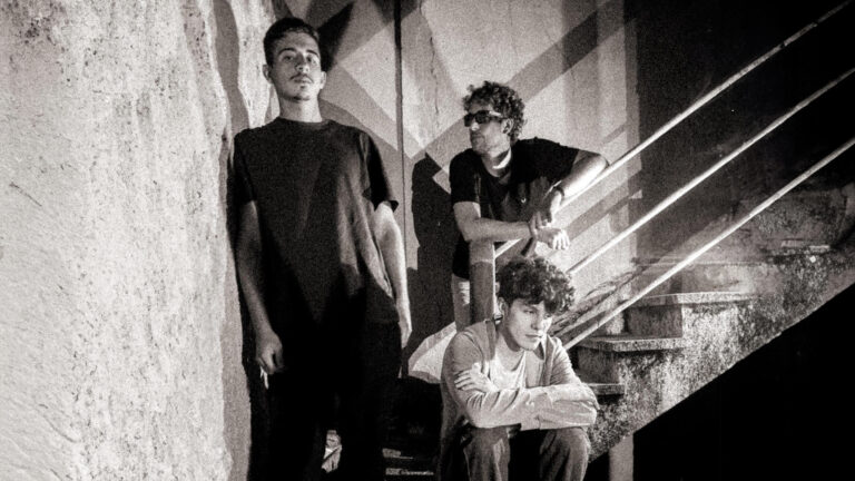 Albatroz: álbum de estreia aposta no minimalismo selvagem dos anos 90