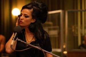 O filme narra a vida e a música de Amy Winehouse, através da jornada da adolescência até a idade adulta e a criação de um dos álbuns mais vendidos do nosso tempo.