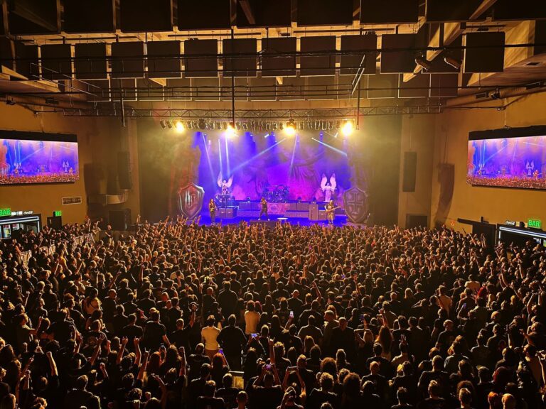 Edu Falaschi visita o passado e empolga público com show nostálgico em São Paulo