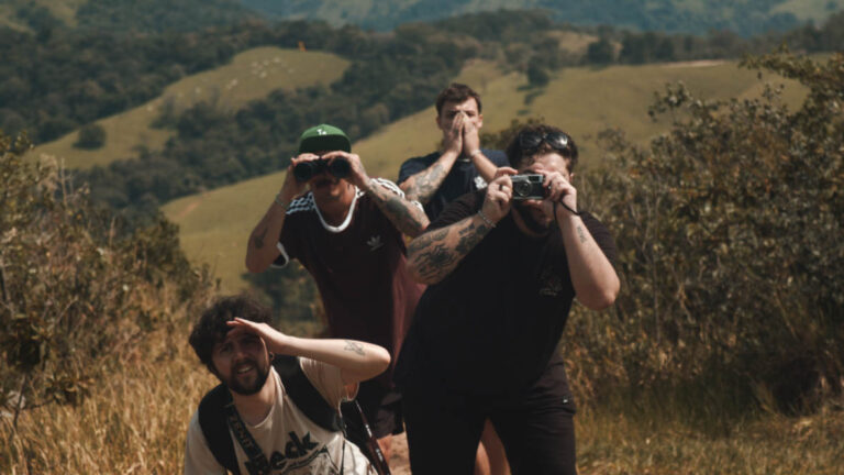 Rolimã sobe o Morro Pelado no videoclipe de Micuim