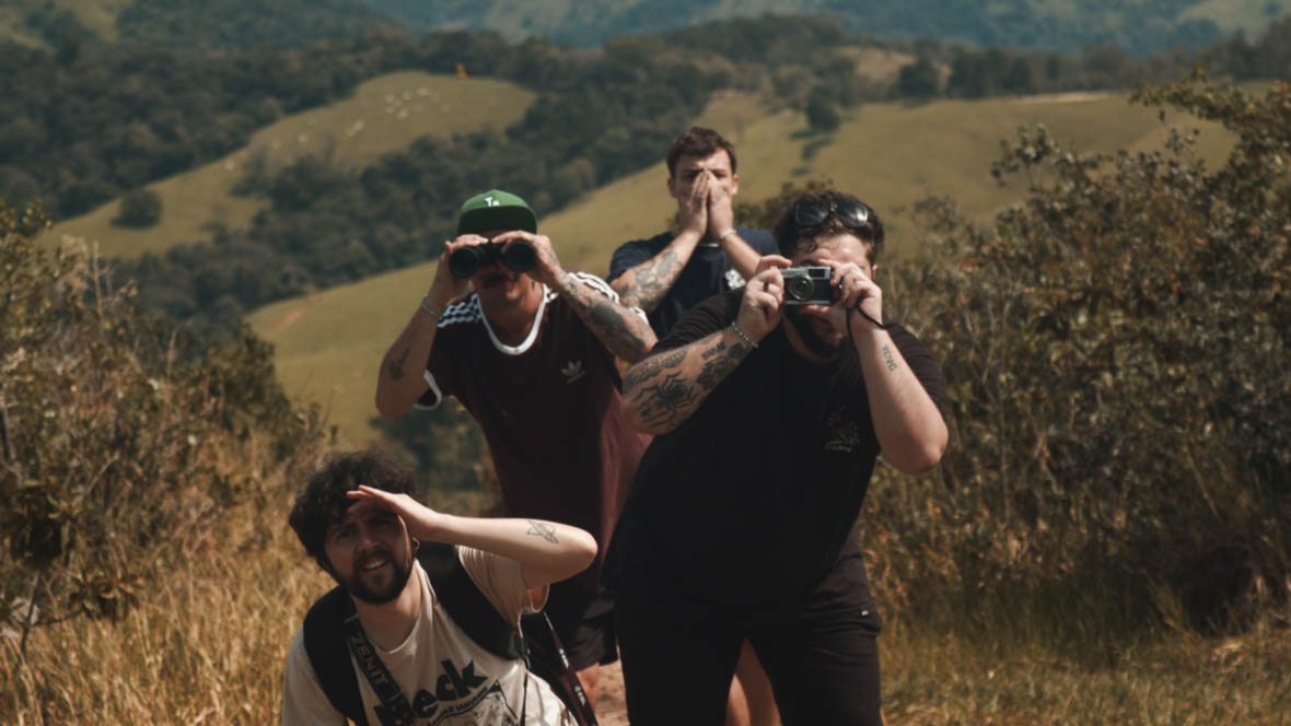 Rolimã sobe o Morro Pelado no videoclipe de Micuim