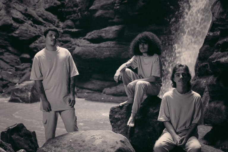 ‘Frenesi’: hoovaranas em modo instigante lança novo single