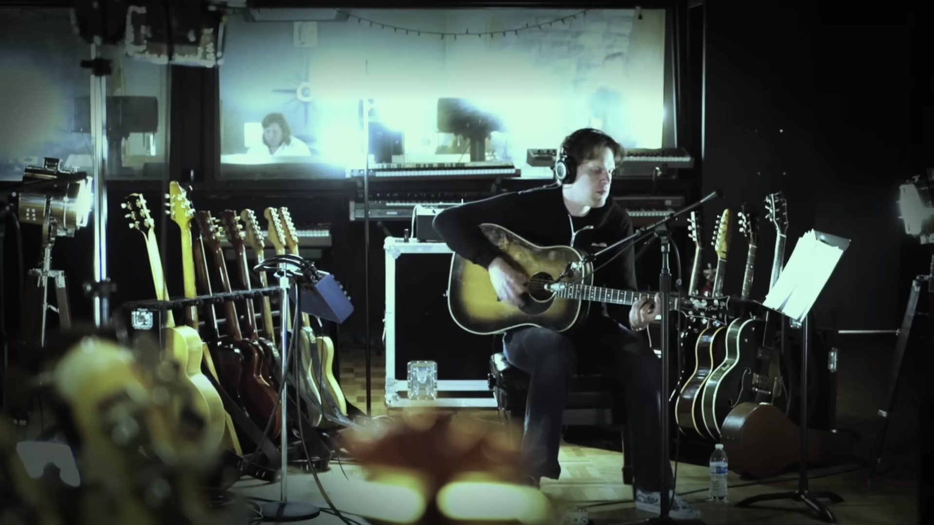O renomado músico Joe Bonamassa desmistifica o mito de que é necessário equipamento caro para alcançar timbres clássicos