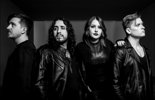 The Almas promove single “Crowns”