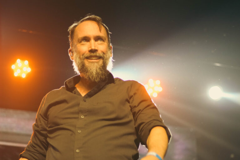 Clutch incendeia o Fabrique com stoner rock implacável e show energético