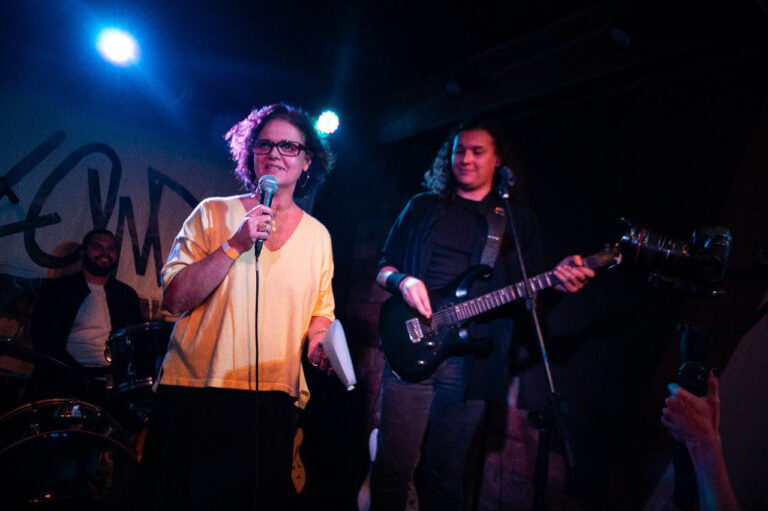Lowd lança “Sorrow” ao vivo em show com participação da psicóloga do vocalista
