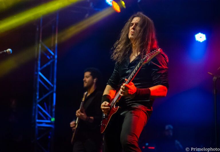 Kiko Loureiro apresenta show de sua turnê solo em Brasília